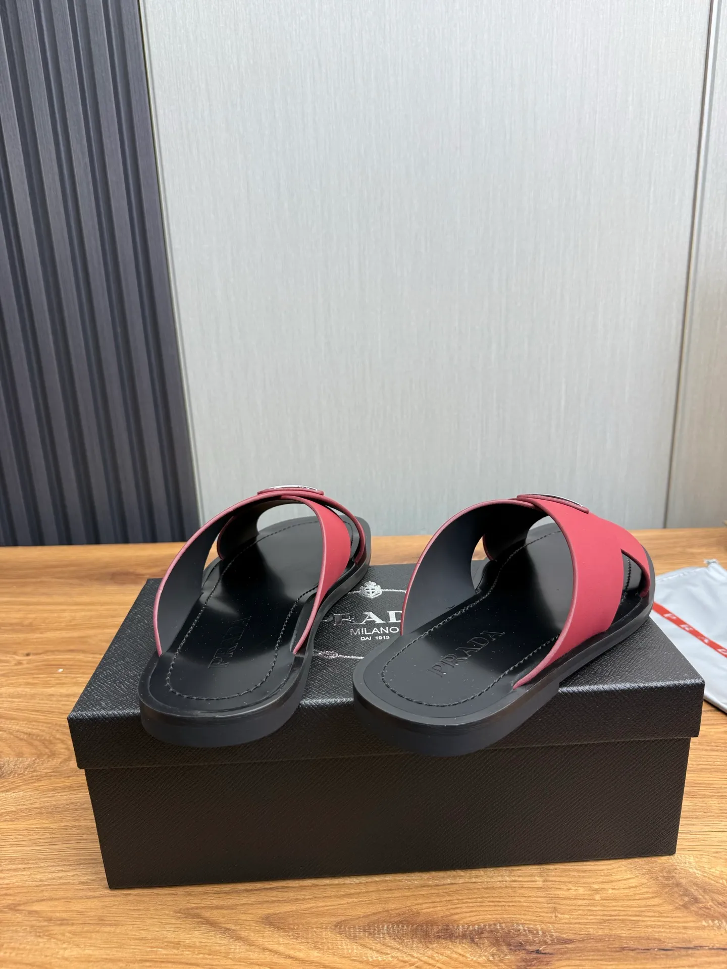 Factory price 340💰 ＰＲＡＤＡPrada - popular men's slippers hot sale 🔥 🩴Official website one to one production 38-45 sizes 45 46 🉑️Customized!